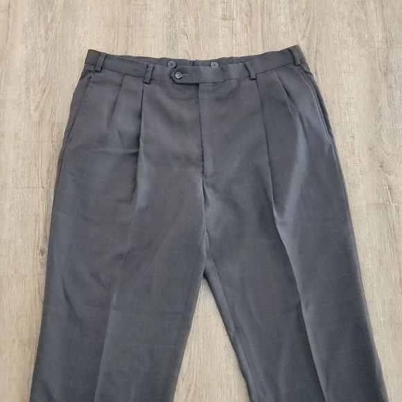 Jos. A. Bank 2 Button Pant Brown Suit ~ Sz 44L Blazer ~ 40W 28.5L Pleated Pants - Picture 9 of 11